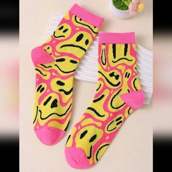 Melting smiley face psychedelic pink yellow crew socks black funny unique colors - Picture 2 of 3